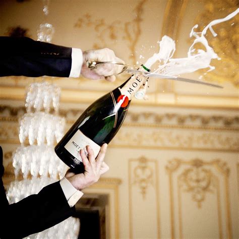 How to sabre Champagne .